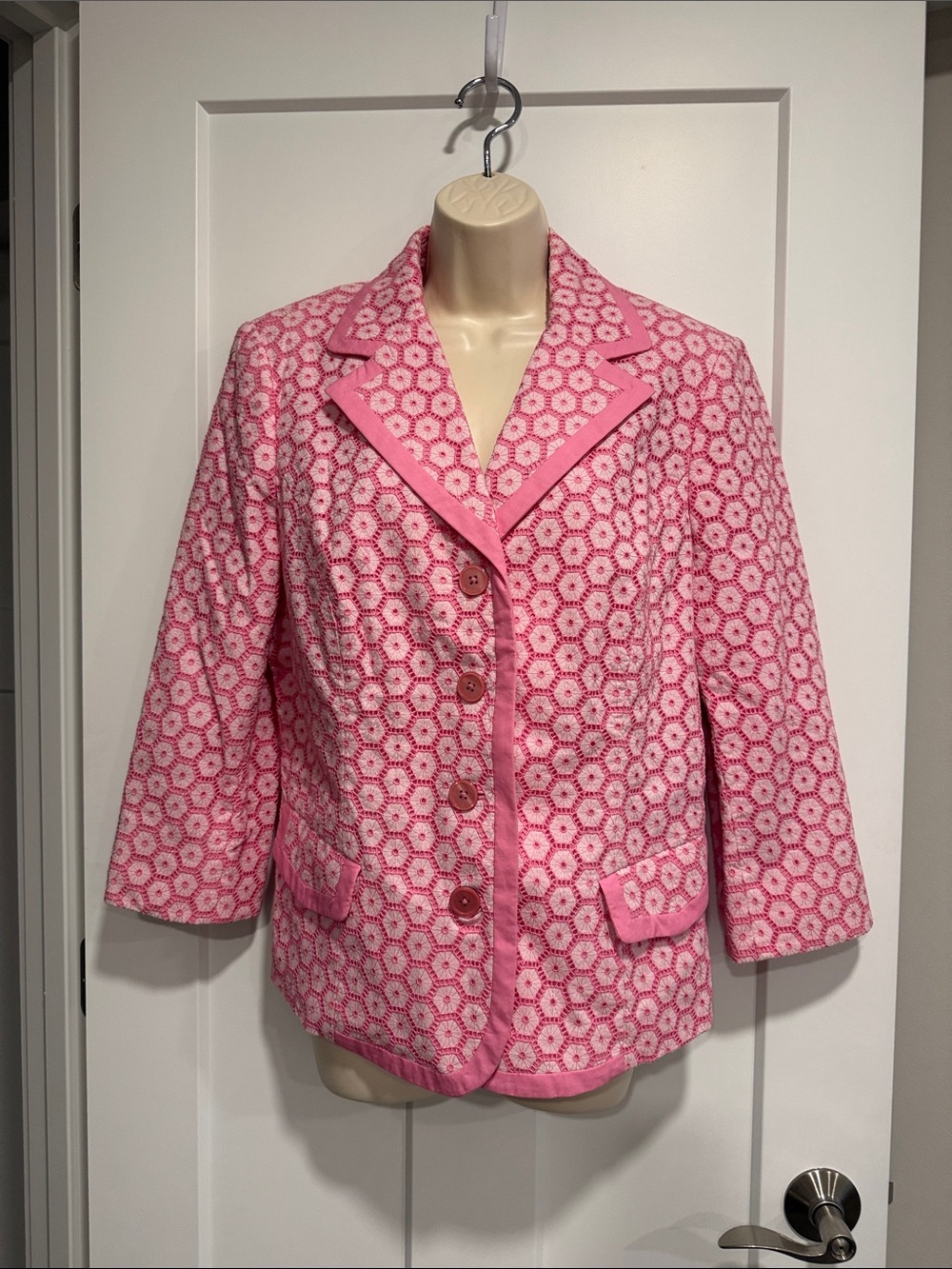 🌸 Dana Buchman Pink Lace Blazer – Size 14